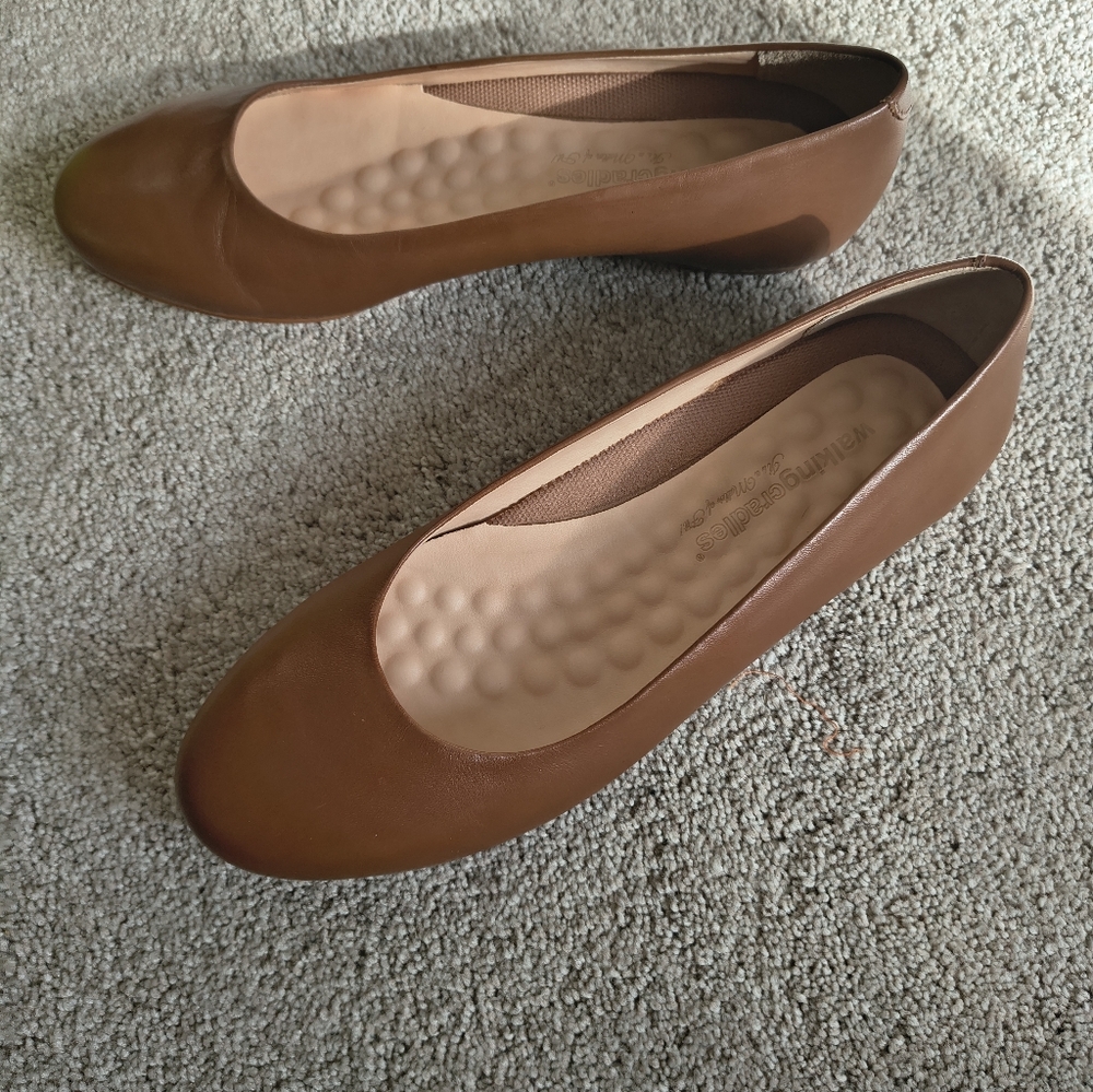 NIB Walking Cradles Bronwyn Flat Luggage Tan 9 Wide
